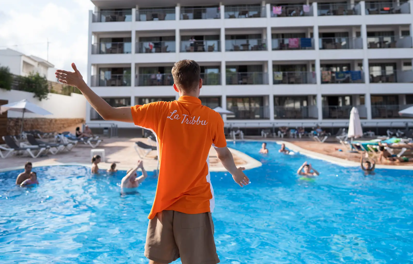 Aqua aerobik z animatorami w basenie Hotelu Alcossebre